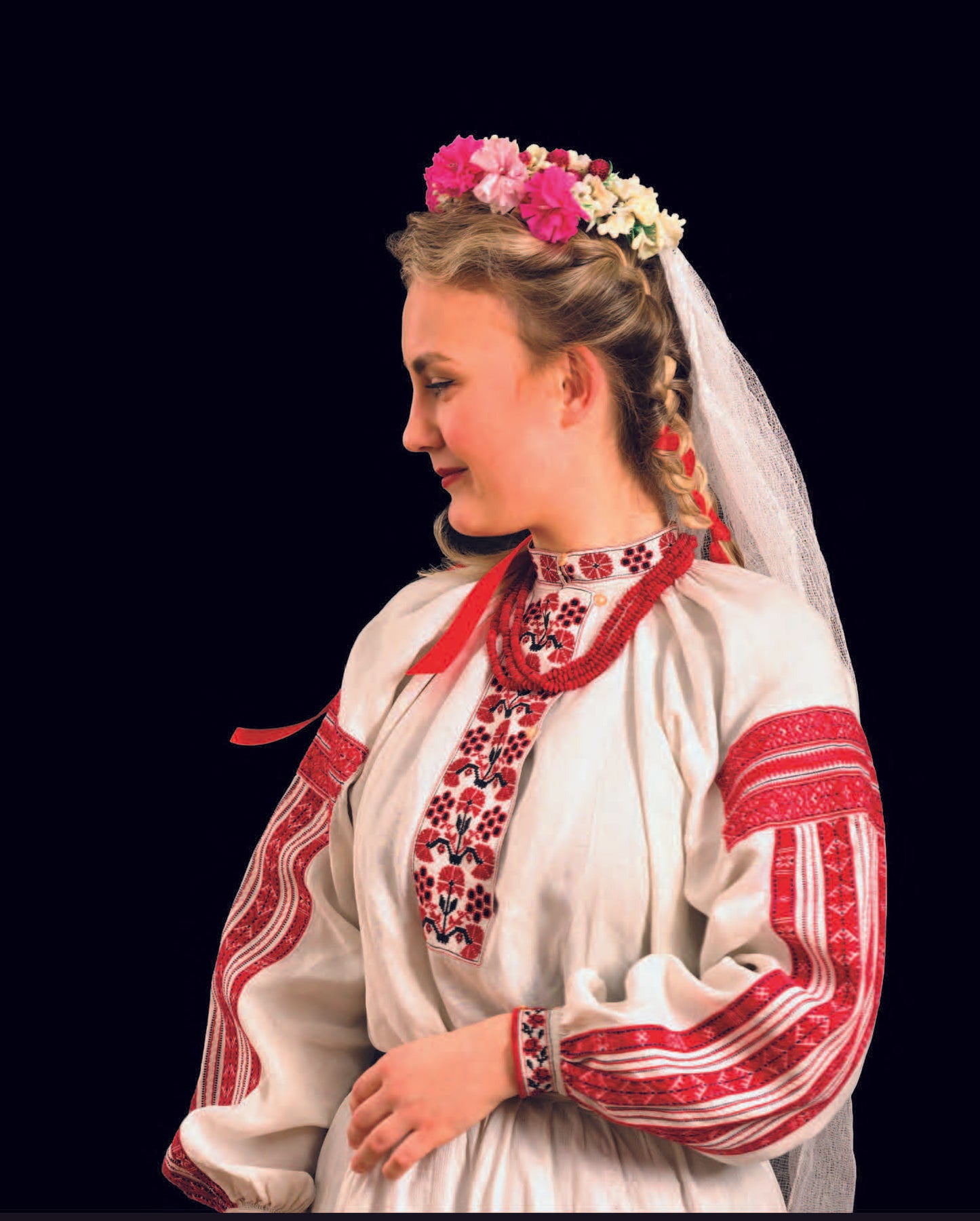 Кніга «Анталогія прыгажосці» — багата ілюстраванае выданне пра традыцыйныя беларускія строі з розных рэгіёнаў Беларусі