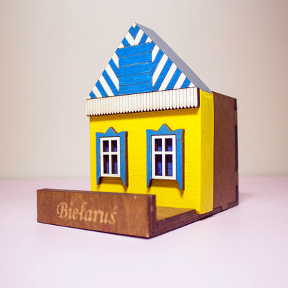 Арганайзер «Беларуская хатка» для алоўкаў і ручак — выгляд спераду